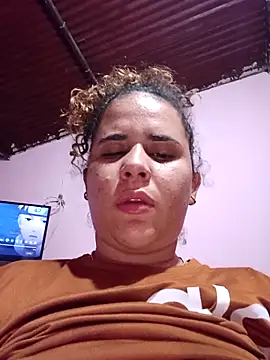 Snapshot of ValeriaSantos- chatting on 11.30.25 ValeriaSantos- online show from 11.30.25