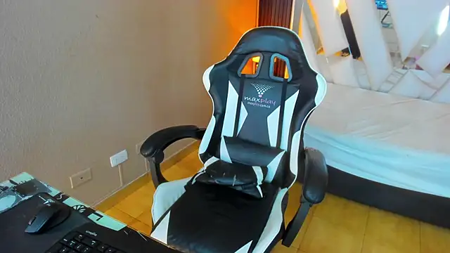 Linda4Petite online show from 04.08.26