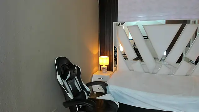 Linda4Petite online show from 04.20.26