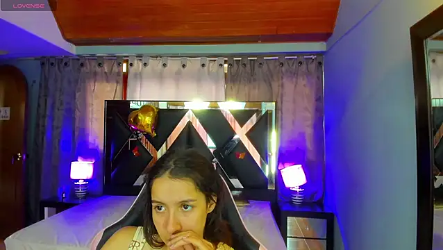 Snapshot of Linda4Petite chatting on 07.06.26 Linda4Petite online show from 07.06.26