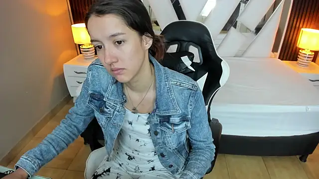 Snapshot of Linda4Petite chatting on 07.19.26 Linda4Petite online show from 07.19.26