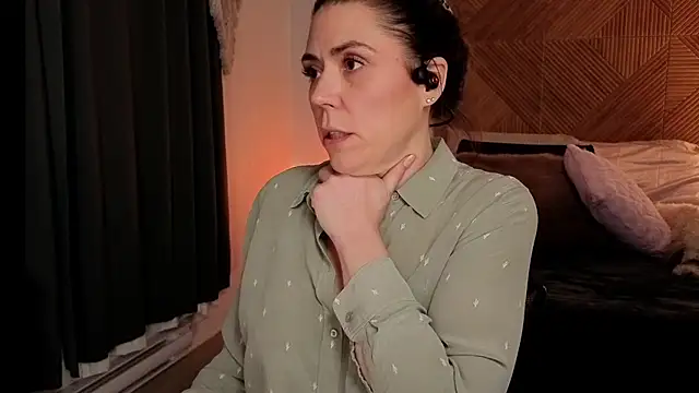 Ellie-L-Elizabeth online show from 04.10.26