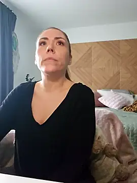 Ellie-L-Elizabeth online show from 04.13.26