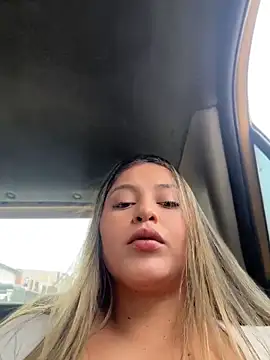 Snapshot of lunablossom_ chatting on 05.17.26 lunablossom online show from 05.17.26