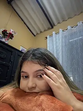 Snapshot of lunablossom_ chatting on 05.19.26 lunablossom online show from 05.19.26
