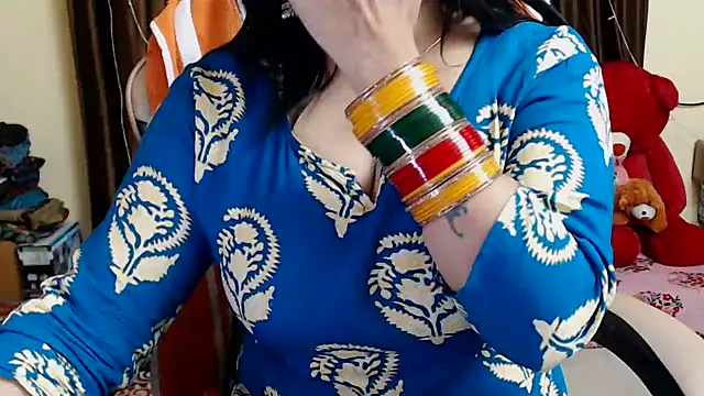 Snapshot of Naughty_Kashish chatting on 12.24.24 Naughty Kashish online show from 12.24.24