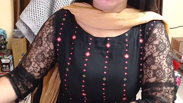 Snapshot of Naughty_Kashish chatting on 03.05.25 Naughty Kashish online show from 03.05.25