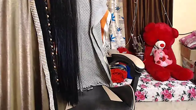 Snapshot of Naughty_Kashish chatting on 03.20.25 Naughty Kashish online show from 03.20.25