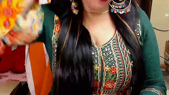 Snapshot of Naughty_Kashish chatting on 09.18.25 Naughty Kashish online show from 09.18.25