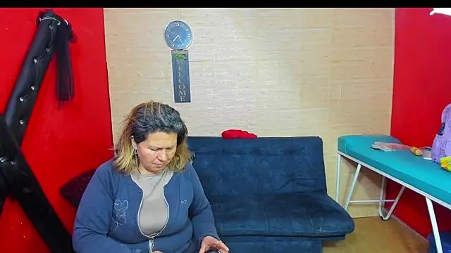 Snapshot of lesbiancuple chatting on 10.28.25 lesbiancuple online show from 10.28.25