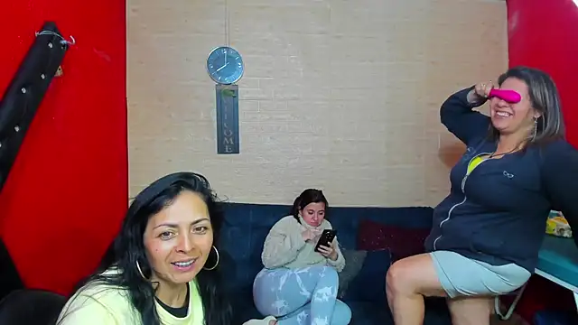 Snapshot of lesbiancuple chatting on 11.07.25 lesbiancuple online show from 11.07.25