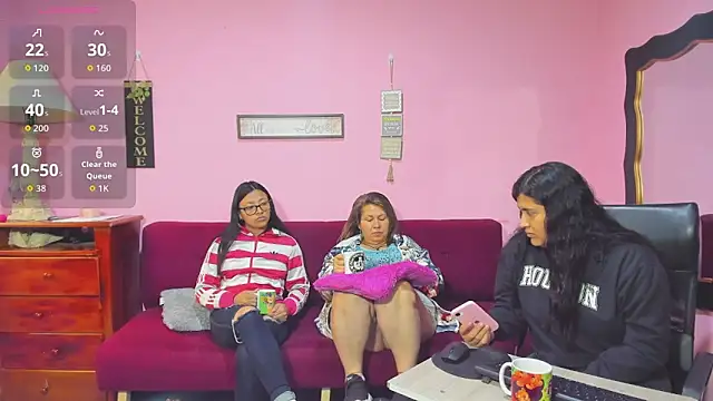 Snapshot of lesbiancuple chatting on 11.19.25 lesbiancuple online show from 11.19.25