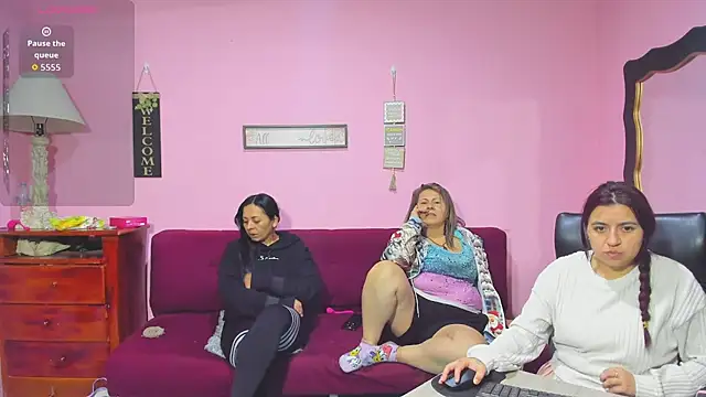 Snapshot of lesbiancuple chatting on 11.20.25 lesbiancuple online show from 11.20.25