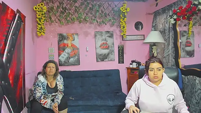 lesbiancuple online show from 04.16.26