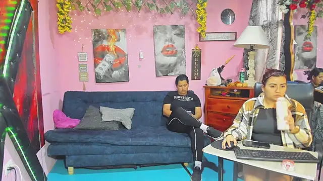 Snapshot of lesbiancuple chatting on 04.22.26 lesbiancuple online show from 04.22.26