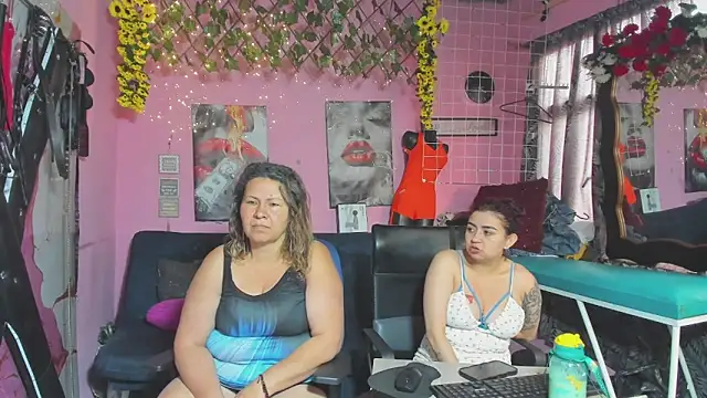 Snapshot of lesbiancuple chatting on 05.18.26 lesbiancuple online show from 05.18.26