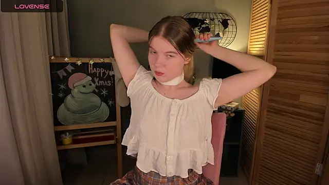 Snapshot of ohmyJuliet chatting on 12.06.24 ohmyJuliet online show from 12.06.24