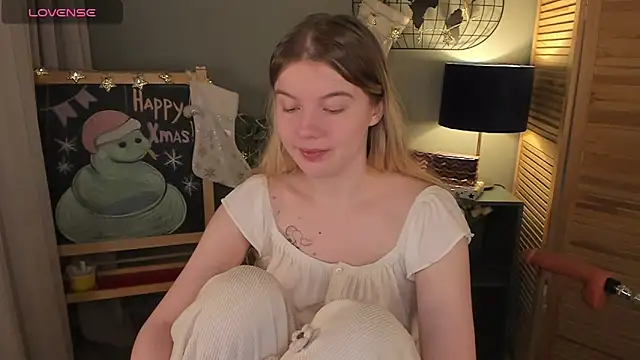 Snapshot of ohmyJuliet chatting on 12.13.24 ohmyJuliet online show from 12.13.24