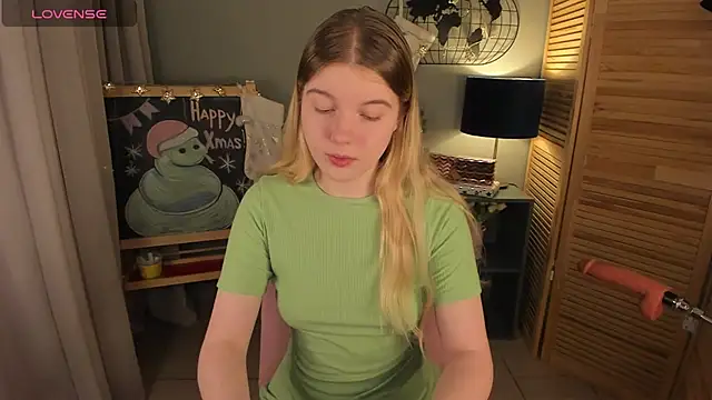 Snapshot of ohmyJuliet chatting on 12.14.24 ohmyJuliet online show from 12.14.24