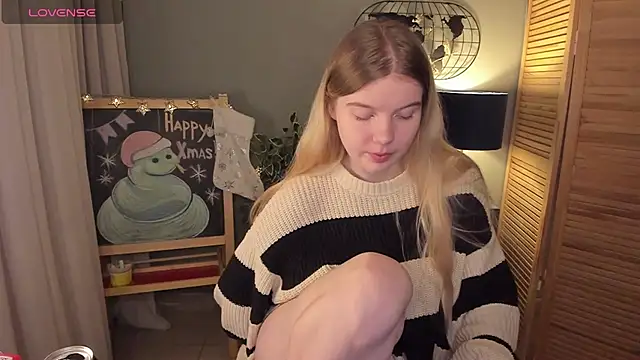 Snapshot of ohmyJuliet chatting on 12.19.24 ohmyJuliet online show from 12.19.24