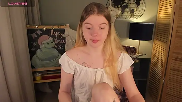 Snapshot of ohmyJuliet chatting on 12.20.24 ohmyJuliet online show from 12.20.24