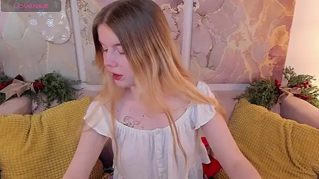 Snapshot of ohmyJuliet chatting on 12.21.24 ohmyJuliet online show from 12.21.24