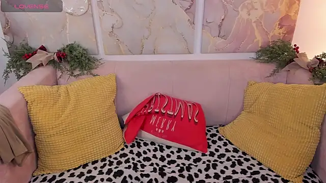 Snapshot of ohmyJuliet chatting on 12.22.24 ohmyJuliet online show from 12.22.24