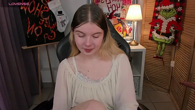 Snapshot of ohmyJuliet chatting on 01.04.25 ohmyJuliet online show from 01.04.25