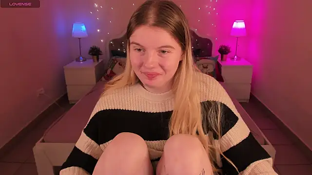 Snapshot of ohmyJuliet chatting on 01.19.25 ohmyJuliet online show from 01.19.25