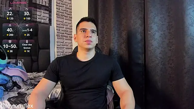 Snapshot of leyton_flex chatting on 02.07.25 leyton flex online show from 02.07.25