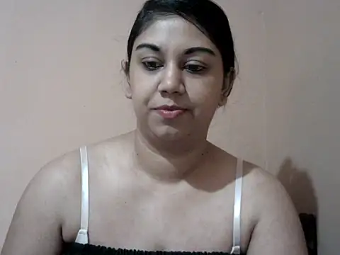Snapshot of bellachow10 chatting on 04.29.26 bellachow10 online show from 04.29.26