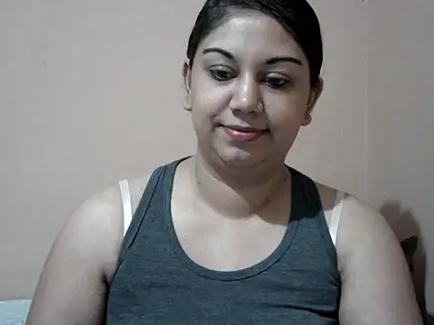 Snapshot of bellachow10 chatting on 05.05.26 bellachow10 online show from 05.05.26