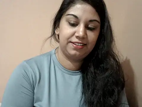 Snapshot of bellachow10 chatting on 05.18.26 bellachow10 online show from 05.18.26