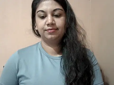 Snapshot of bellachow10 chatting on 05.25.26 bellachow10 online show from 05.25.26
