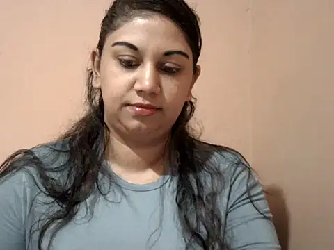 Snapshot of bellachow10 chatting on 05.29.26 bellachow10 online show from 05.29.26