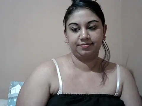 Snapshot of bellachow10 chatting on 07.25.26 bellachow10 online show from 07.25.26
