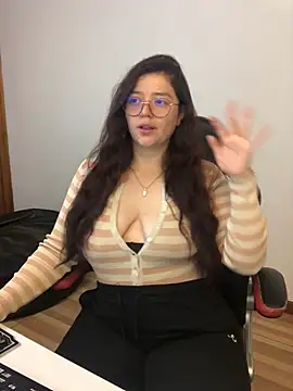 Snapshot of kayortiiz chatting on 05.02.26 kayortiiz online show from 05.02.26