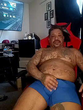 Snapshot of yellowwetfox chatting on 12.28.24 yellowwetfox online show from 12.28.24