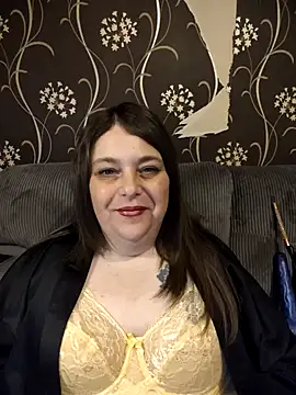Snapshot of HouseWifeWhore_Milf chatting on 05.12.26 HouseWifeWhore Milf online show from 05.12.26