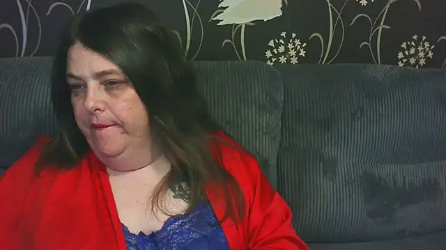 Snapshot of HouseWifeWhore_Milf chatting on 06.21.26 HouseWifeWhore Milf online show from 06.21.26