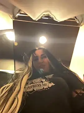 CrazzyChicks online show from 01.26.25