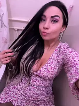 CrazzyChicks online show from 02.16.25