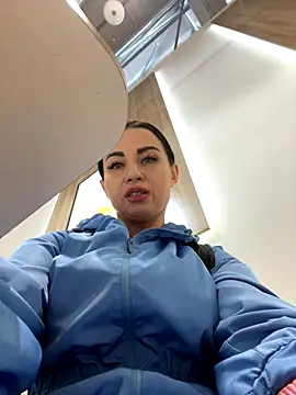 CrazzyChicks online show from 09.13.25