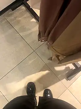 CrazzyChicks online show from 09.29.25