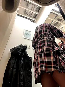 CrazzyChicks online show from 11.08.25