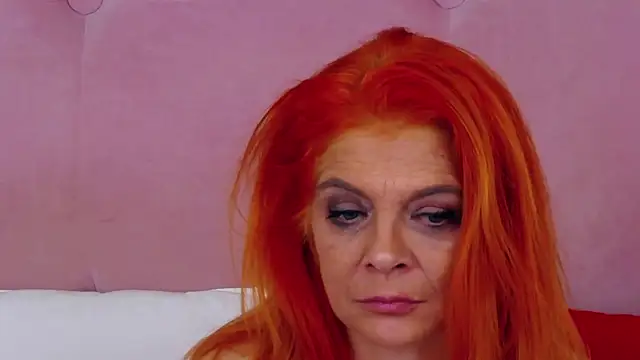 Snapshot of GiselleFox chatting on 02.02.25 GiselleFox online show from 02.02.25