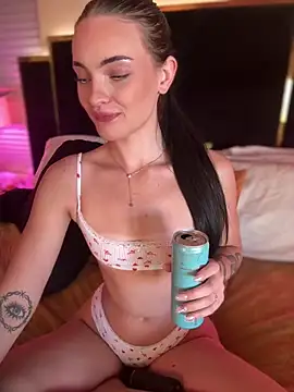 Snapshot of KarissaChantelle chatting on 06.19.26 KarissaChantelle online show from 06.19.26