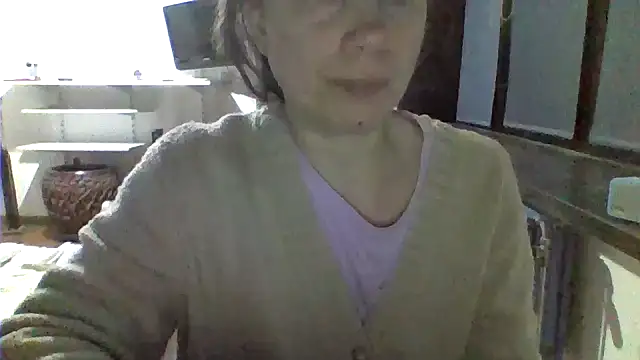 Snapshot of Moi_Lina chatting on 11.19.25 Moi Lina online show from 11.19.25