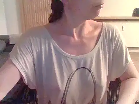 Snapshot of Moi_Lina chatting on 07.17.26 Moi Lina online show from 07.17.26