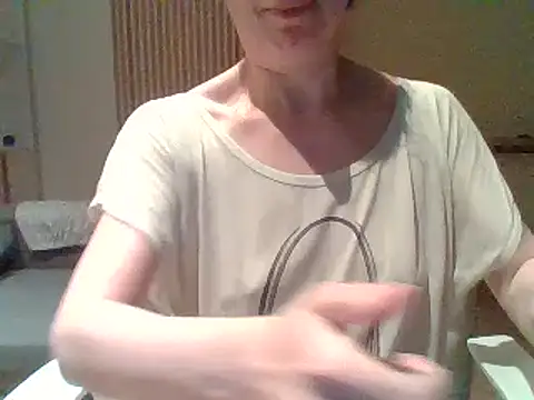 Snapshot of Moi_Lina chatting on 07.25.26 Moi Lina online show from 07.25.26